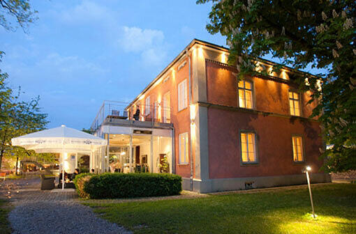 Stimmungsvoll: Die Villa Flora ist nicht nur bei Nacht eine echte Schau.
