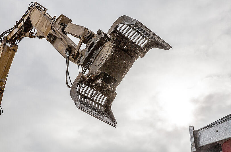 Ein dramatischer Bagger-Unfall geschah auf einer Baustelle an der Lilienthalallee. (Symbolbild)