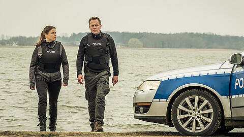 "Stralsund - Blutlinien": Thomas Jung (Johannes Zirner) und Nina Petersen (Katharina Wackernagel) sind heute Abend wieder im Einsatz