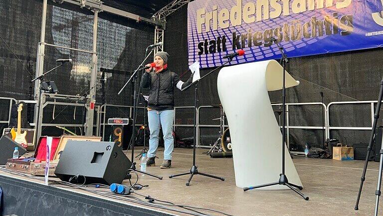 Lisa Poettinger hät eine Rede am Marienplatz. Lisa Poettinger hät eine Rede am Marienplatz.