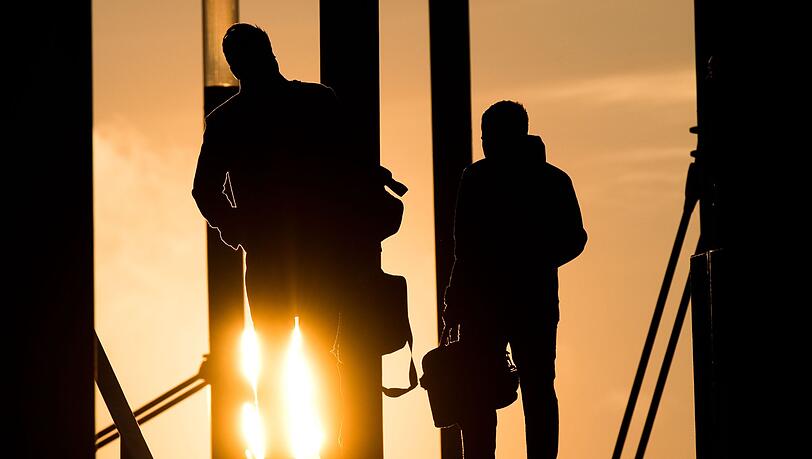 Junge Menschen haben inmitten der Wirtschaftsflaute neue Prioritäten in Sachen Beruf Junge Menschen haben inmitten der Wirtschaftsflaute neue Prioritäten in Sachen Beruf