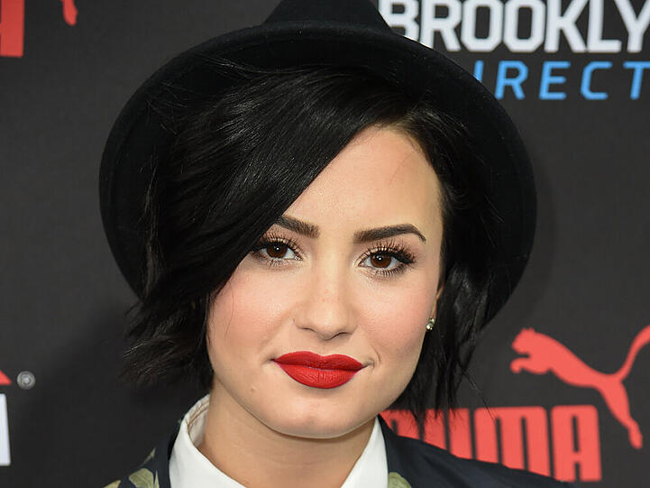Sie kann auch anders: Auf dem roten Teppich beweist Demi Lovato Standhaftigkeit