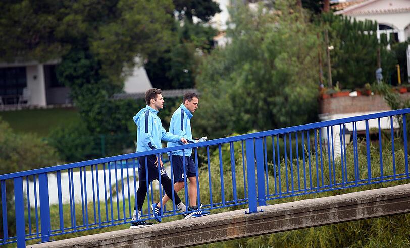 Vormittagstraining im Regen, Ankunft von Oberlöwe Peter Cassalette, kräfteraubender Zirkel am Nachmittag: Sehen Sie hier die Bilder vom dritten Tag des TSV 1860 in Estepona.