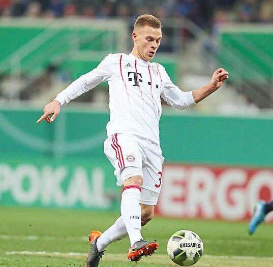 Das 3:0! Joshua Kimmich trifft per Schlenzer (42.).