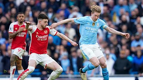 Kevin De Bruyne (r) und Manchester City trennten sich von Declan Rice und dem FC Arsenal torlos.