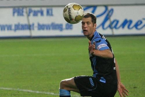Wie plant er seine Zukunft? 1860-Abwehrchef Gregg Berhalter (35) will sich im Winter mit seiner Familie beraten.
