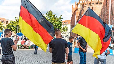 Die Zukunft der Jungen Alternative steht auf dem Spiel. Bayerns JA-Chef Franz Schmid hat über die Gruppe wohl eine andere Meinung als Alice Weidel.