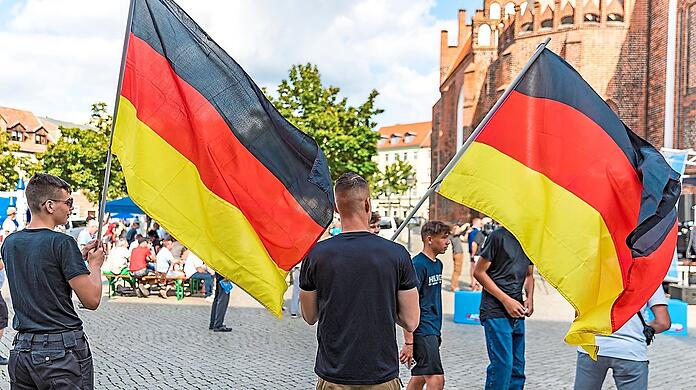 Die Zukunft der Jungen Alternative steht auf dem Spiel. Bayerns JA-Chef Franz Schmid hat über die Gruppe wohl eine andere Meinung als Alice Weidel.