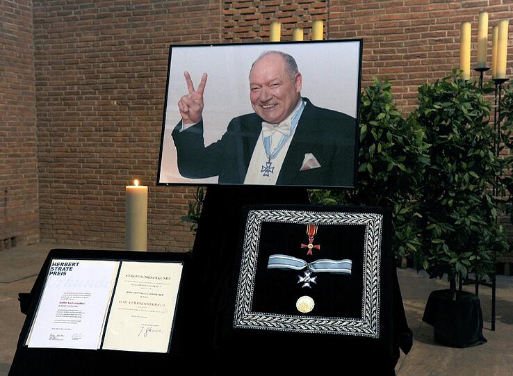 Der langjährige Organisator des Deutschen Filmballs, Steffen Kuchenreuther, war am Sonntag im Alter von 65 Jahren einer Lungenkrebserkrankung erlegen.