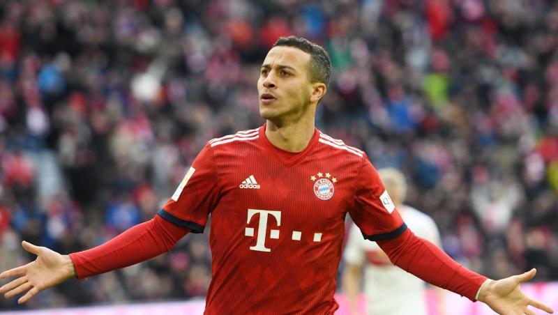 Thiago vom FC Bayern München jubelt über einen Treffer. Foto: Tobias Hase/dpa/Archivbild