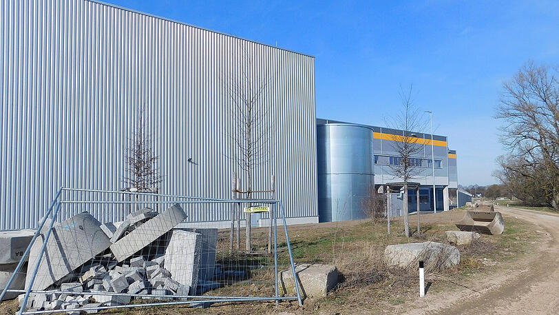Grau und gelb &ndash; wie Amazon: die neue Halle