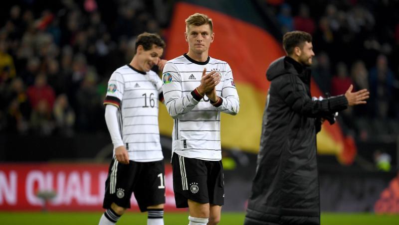 Toni Kroos (M) ist der Stabilisator im DFB-Mittelfeld. Toni Kroos (M) ist der Stabilisator im DFB-Mittelfeld.