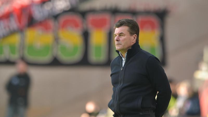 Trainer Dieter Hecking will mit Gladbach gegen Freiburg wieder zu alter Heimstärke zurückfinden. Trainer Dieter Hecking will mit Gladbach gegen Freiburg wieder zu alter Heimstärke zurückfinden.