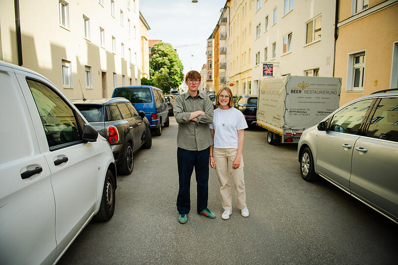 Die TU-Studenten Joseph Coenen (25) und Stefanie Günther (25) scheinen mit ihrem Baumentscheid den Nerv zu treffen. Über 35.000 Unterschriften haben sie bereits gesammelt. Die TU-Studenten Joseph Coenen (25) und Stefanie Günther (25) scheinen mit ihrem Baumentscheid den Nerv zu treffen. Über 35.000 Unterschriften haben sie bereits gesammelt.