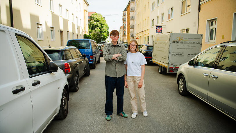 Die TU-Studenten Joseph Coenen (25) und Stefanie Günther (25) scheinen mit ihrem Baumentscheid den Nerv zu treffen. Über 35.000 Unterschriften haben sie bereits gesammelt. Die TU-Studenten Joseph Coenen (25) und Stefanie Günther (25) scheinen mit ihrem Baumentscheid den Nerv zu treffen. Über 35.000 Unterschriften haben sie bereits gesammelt.