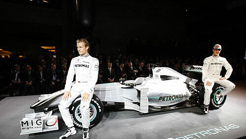 Die coole Pose des Überlegenen hat er noch nicht verlernt: Michael Schumacher, siebenmaliger Formel-1-Weltmeister. Die coole Pose des Überlegenen hat er noch nicht verlernt: Michael Schumacher, siebenmaliger Formel-1-Weltmeister.