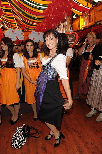 Regine Sixt's Damenwiesn: Die Münchner Lady-Elite trifft sich im Hippdrom. Die Bilder