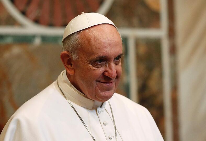 Der Argentinier Jorge Mario Bergoglio war am 13. März zum
Oberhaupt der katholischen Kirche und ihren 1,2 Milliarden Gläubigen
gewählt worden. Er ist der erste Nicht-Europäer seit fast 1.300
Jahren auf dem Stuhl Petri, sowie der erste Lateinamerikaner und
erste Jesuit.
