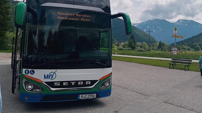 Der Bergbus in dem Ammergauer Alpen. Bei den Münchner kommt er gut an.