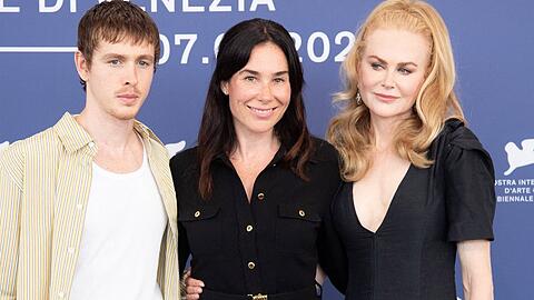 "Babygirl"-Star Nicole Kidman mit ihrer Leinwand-Affäre Harris Dickinson und Regisseurin Halina Reijn (m.)