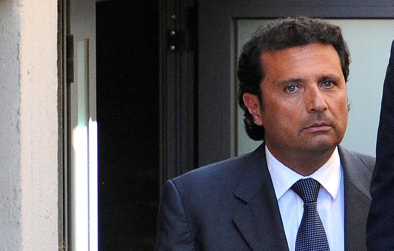 Unglückskapitän Francesco Schettino vor dem Gerichtsgebäude am 15. April.
