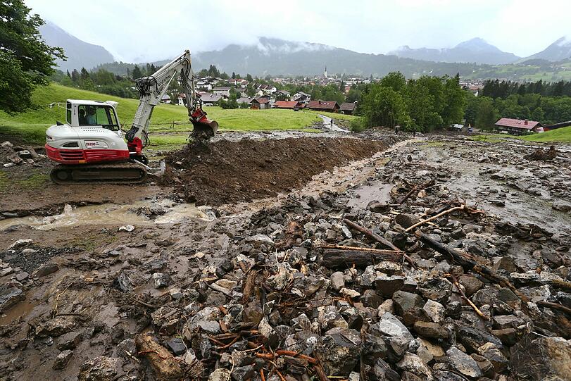 Chaos und Verwüstung in Oberstdorf: In der Nacht zum Sonntag walzte eine Schlammlawine durch den Ort - die Bilder.