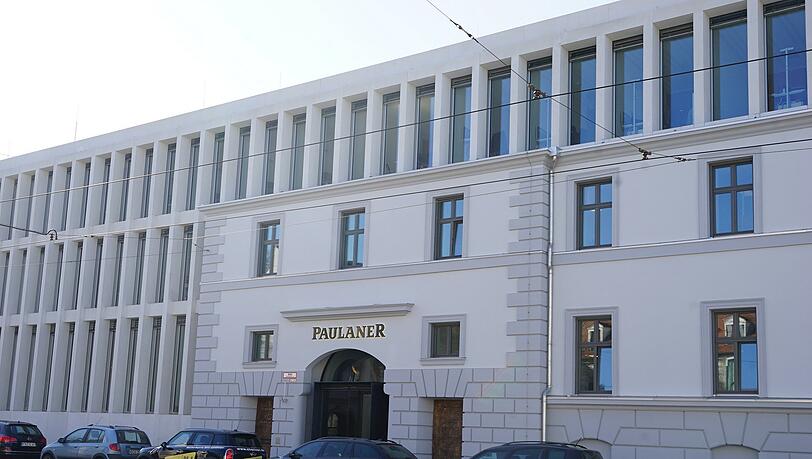 Die Fassade zur Straße hin. Modern und trotzdem mit großer Tradition. Die Fassade zur Straße hin. Modern und trotzdem mit großer Tradition.