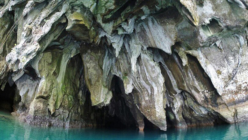 Puerto Princesa, Philippinen: Auf der Insel Palawan schlängelt sich der rund acht Kilometer lange Untergrundfluss durch Gestein hindurch und mündet schließlich in das südchinesische Meer. Damit ist er der längste schiffbare Untergrundfluss der Welt.
