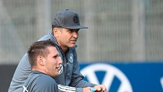 Wieder da: Süle mit Teammanager Oliver Bierhoff.