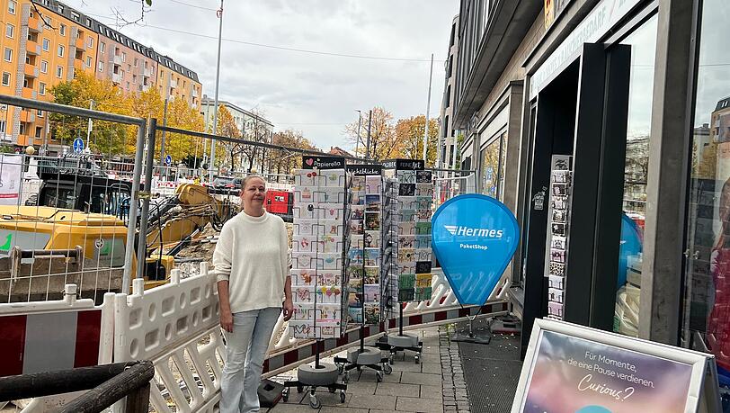 Der Lelus-Kiosk ist derzeit nur noch von einer Seite betretbar. So geht Mitarbeiterin Gabriele Markotic die Laufkundschaft durch die Lappen. Der Lelus-Kiosk ist derzeit nur noch von einer Seite betretbar. So geht Mitarbeiterin Gabriele Markotic die Laufkundschaft durch die Lappen.