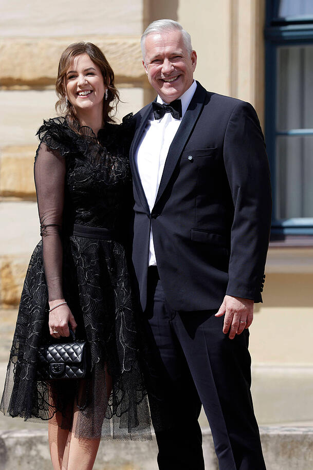 Alexander Herrmann mit Ehefrau Maxi Friedrich bei der Er&ouml;ffnung der 113. Richard-Wagner-Festspiele 2025.
