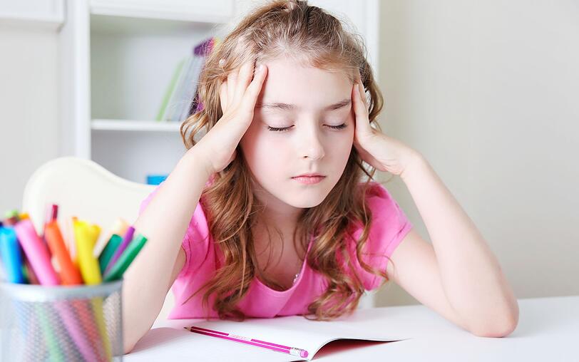 Bereits Kindergartenkinder und Grundsch&uuml;ler stehen heutzutage schon unter erh&ouml;htem Leistungsdruck. Nicht nur der Vergleich mit Gleichaltrigen setzt ihnen zu, auch in verschiedenen Sport- und Musikkursen m&uuml;ssen sie ihr Bestes geben. Warum sollten Sie Ihr Kind dann auch noch zum Kinderyoga &uuml;berreden?