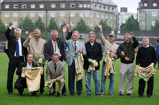 Die Meisterlöwen im Jahr 2010 (v.l.): Manfred Wagner, Otto Luttrop, Timo Konietzka (&dagger;), Ludwig Bründl, Bernd Patzke, Hans Rebele, Wilfried Kohlars, Zelkjo Perusic, (unten v.l.) Fredi Heiß, Rudolf Steiner.