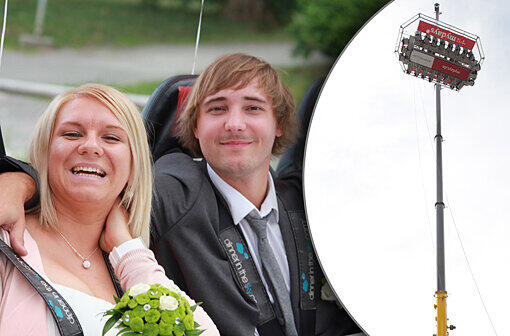 Hochzeit 50 Meter über dem Boden. Lukas und Milena sind in diesem Moment wirklich im siebten Himmel. Die Bilder!