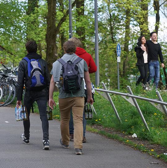 Ostern 2014 in München: AZ-Fotograf Daniel von Loeper hat am Wochenende die Biergärten, die Isar, den Tierpark und den Englischen Garten besucht und tolle Fotos gemacht. So schön war das Osterwochenende...