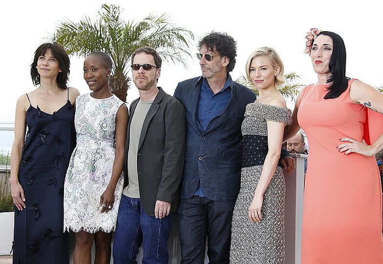 ... und schon ist die Jury da, bestehend aus: Sophie Marceau, Rokia Traore, Ethan Coen, Joel Coen, Sienna Miller und Rossy de Palma.