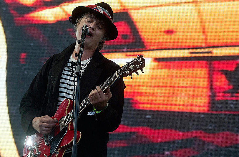 Pete Doherty beim Auftritt der Libertines auf dem Glastonburry Festival 2015.
