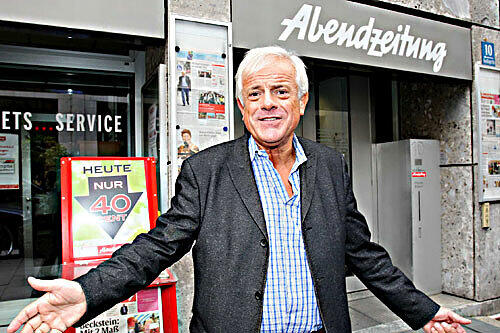 Willkommen zurück! Michael Graeter kurz nach seiner Freilassung vor der Abendzeitung.