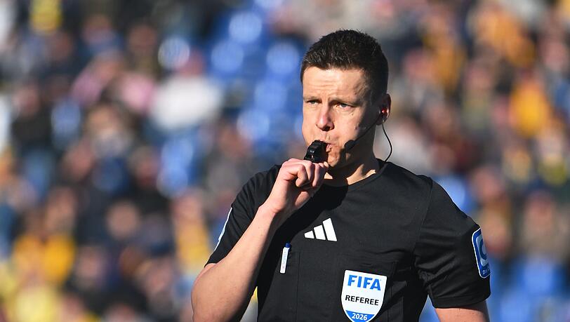 Daniel Siebert pfeift das Champions-League-Finale. (Archivbild)