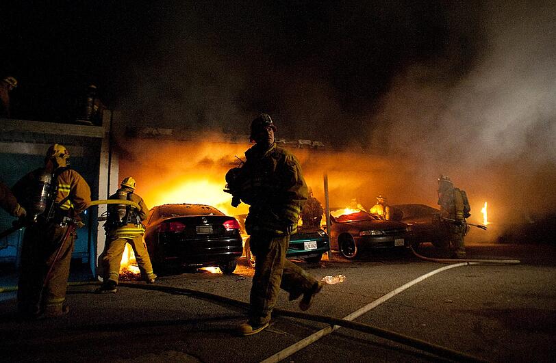 In den meisten
Fällen soll er Autos und Carports angezündet haben.