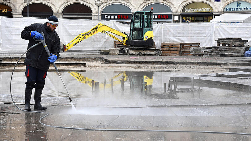 Ältere Bilder von der Stachus-Baustelle. Sie wird wahrscheinlich den ganzen Sommer über dauern.