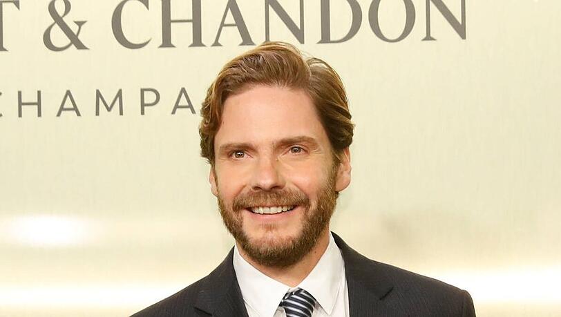Der Schauspieler Daniel Brühl im Herbst 2022 bei einer Veranstaltung in Berlin.
