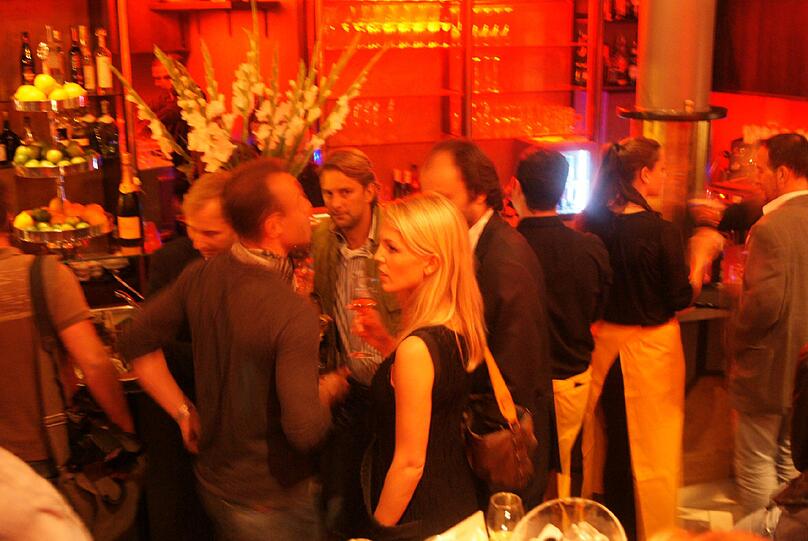 Im Filmcasino gibt's im Erdgschoss jetzt Seafood und Schampus. Eine neue Bar hat eröffnet und am Donnerstagabend schauten die Münchner Promis auf ein Glaserl vorbei.