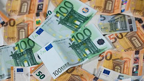 3.000 Euro konnte der Betrüger erbeuten. (Symbolbild)