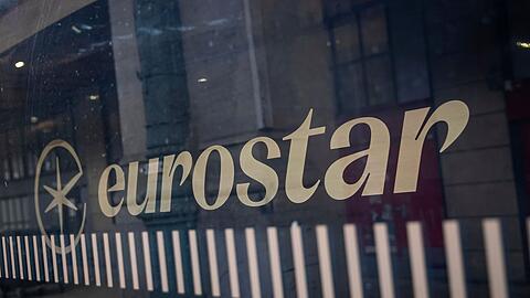 Im Bahnverkehr durch den Eurotunnel kann es auch am Tag nach dem gro&szlig;en Reisechaos zu Versp&auml;tungen und Zugausf&auml;llen kommen.