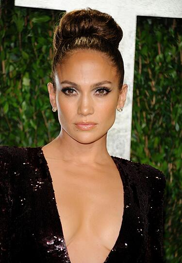 ... das hat sich in diesem Jahr zumindest J.Lo gedacht - und erschien bei den Academy Awards sehr offenherzig...