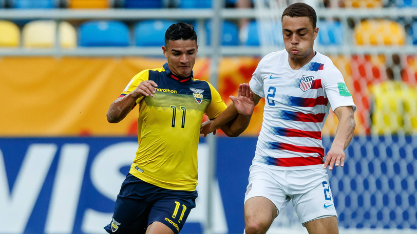 Sergino Dest (r.) bei der U20-WM im Trikot der USA.