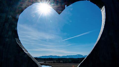 Gute Fernsicht in den Bergen verspricht der Deutsche Wetterdienst. (Archivbild)