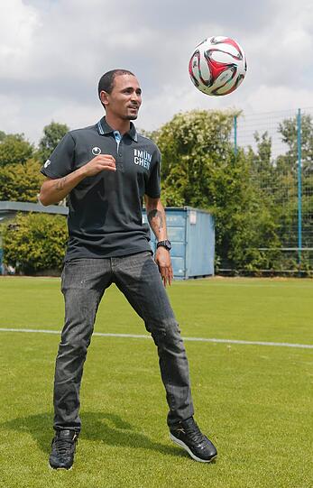 Der Mittelfeldspieler kommt vom polnischen Verein Lech Posen und erhält in München einen Dreijahresvertrag bis 30. Juni 2017.