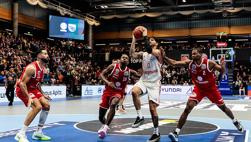 Die Körbe von Nick Weiler-Babb reichten dem FC Bayern Basketball am Ende nicht. Die Körbe von Nick Weiler-Babb reichten dem FC Bayern Basketball am Ende nicht.